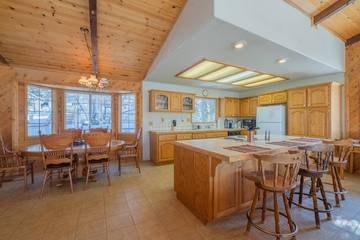 Log Cabin for 13 People in Moonridge, Big Bear Lake, Photo 4