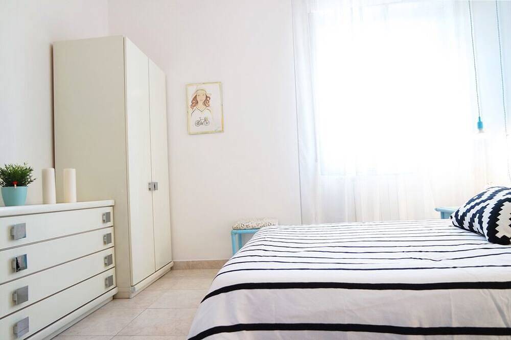 Ganze Wohnung, Elegantes Ferienhaus nur 70 Meter vom blauen Meer von Ascea Marina entfernt in Marina di Ascea, Cilento