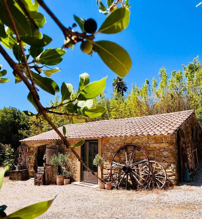 Chambre d’hôte pour 2 personnes, avec jardin ainsi que piscine et vue