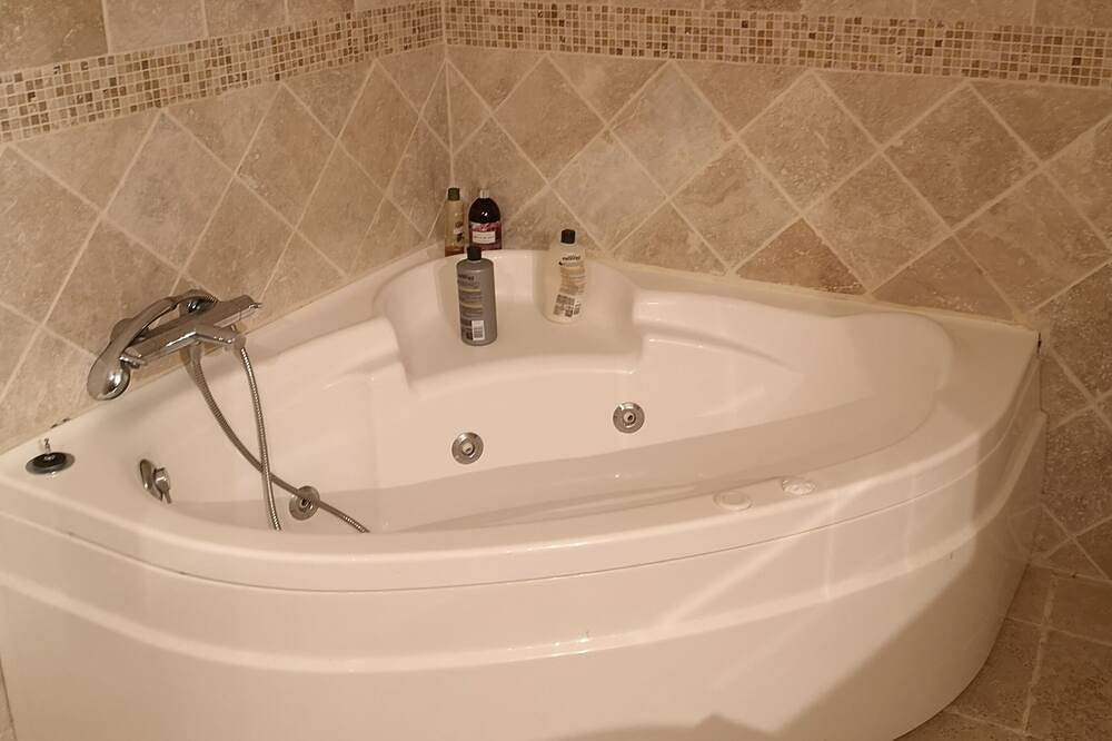 Hervorragendes provenzalisches Bauernhaus am Hang in Bollène, Vaucluse