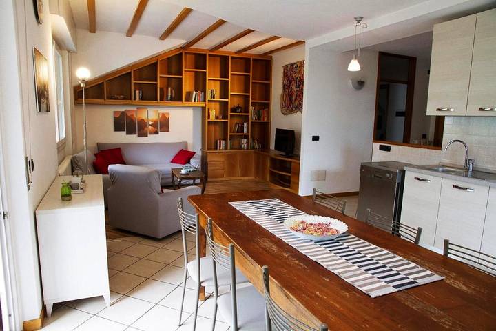 Gîte pour 8 personnes, avec terrasse et vue, animaux acceptés à Teglio - 4