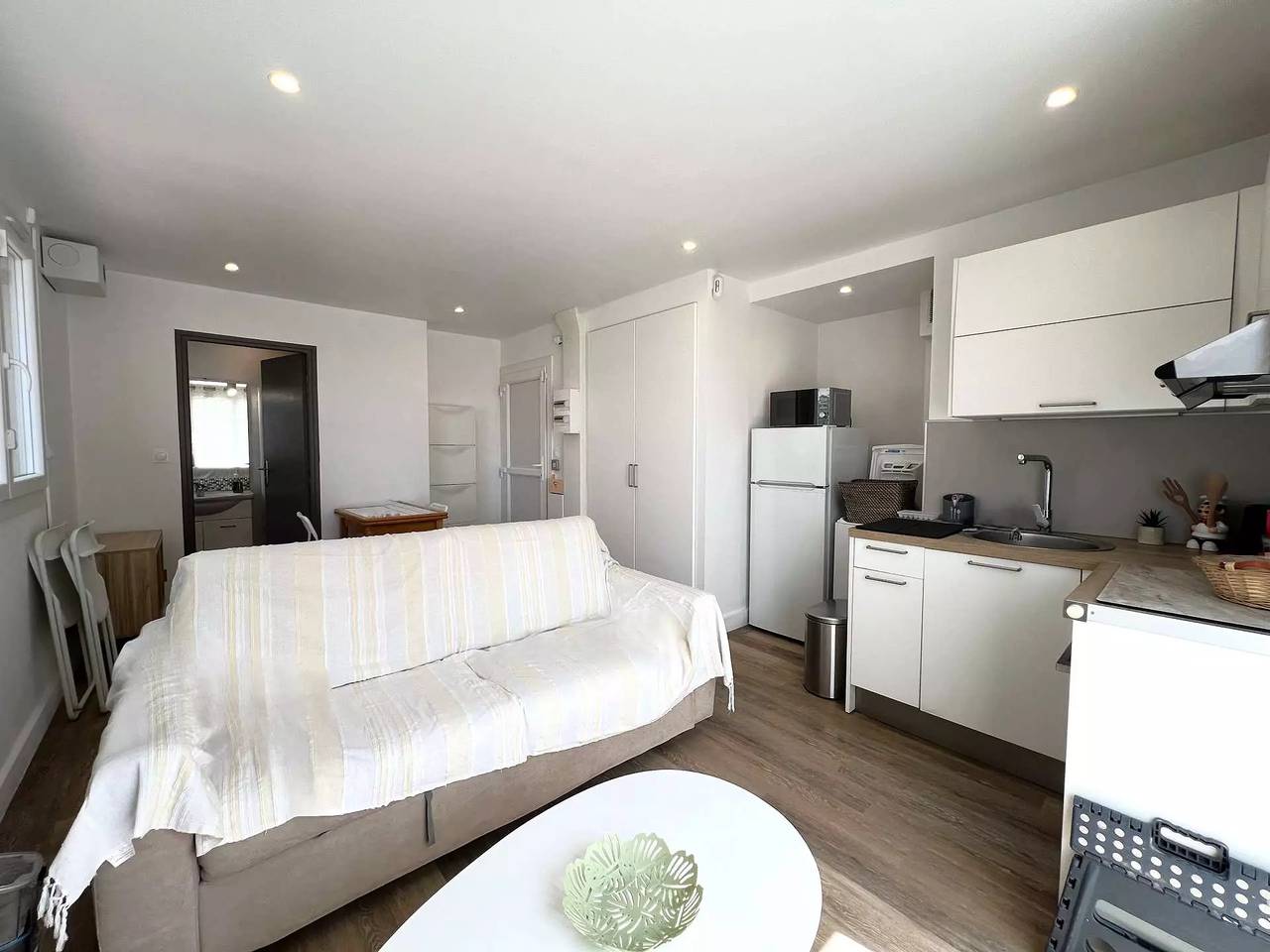 Studio entier, Studio climatisé pour 2 personnes à 50 m de la plage in l'Ayguade, Hyeres