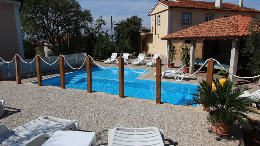 Ferienwohnung für 6 Personen, mit Pool und Balkon/Terrasse in Malinska - 2