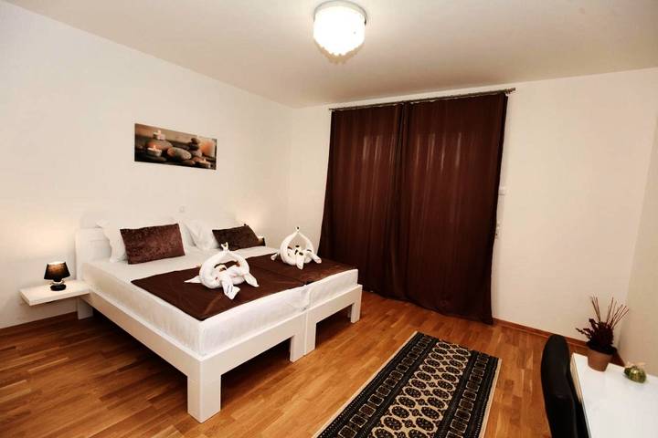 Ferienwohnung für 2 Personen, mit Balkon und Terrasse sowie Garten und Ausblick in Kapfenberg