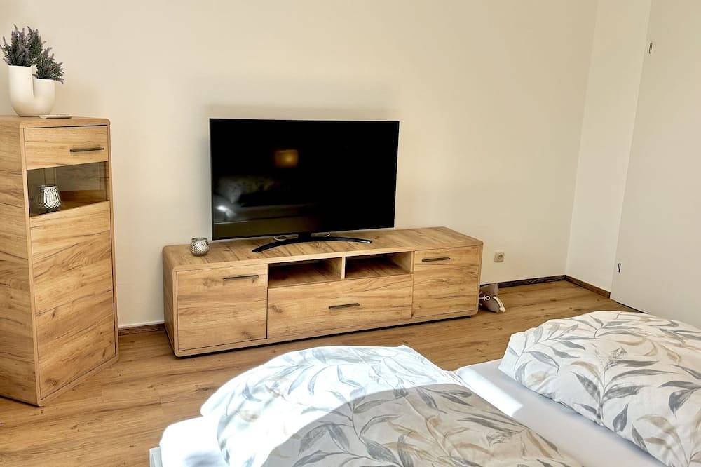 Ganze Wohnung, Gästehaus \"Seeblick\" Helle Gartenwohnung vor den Toren Salzburgs in Seekirchen am Wallersee, Bezirk Salzburg-Umgebung