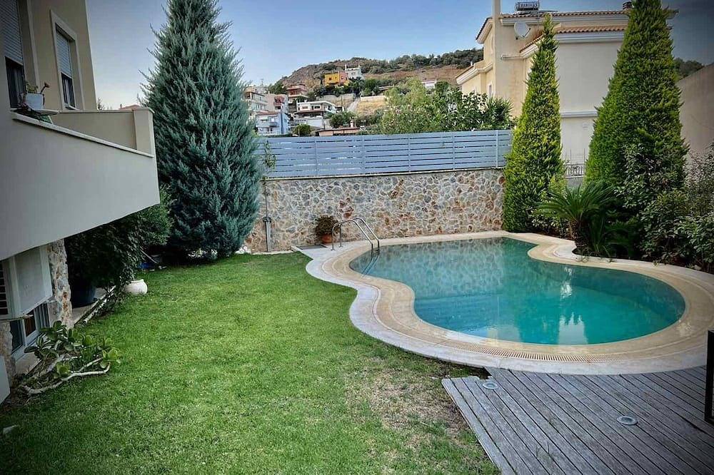 Pool house in Porto Rafti, Markopoulo-Mesogaia