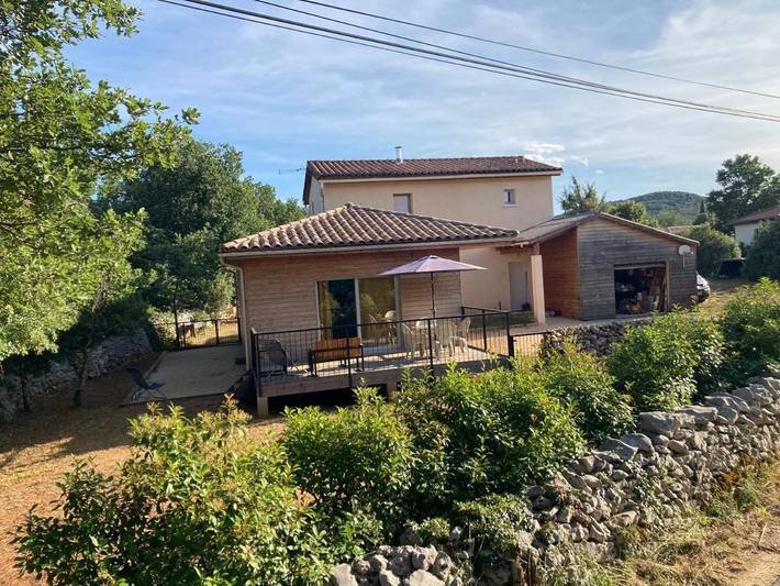 Location de vacances pour 5 personnes, avec jardin à Labastide-de-Virac