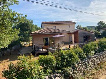 Gîte pour 5 personnes, avec jardin à Labastide-de-Virac