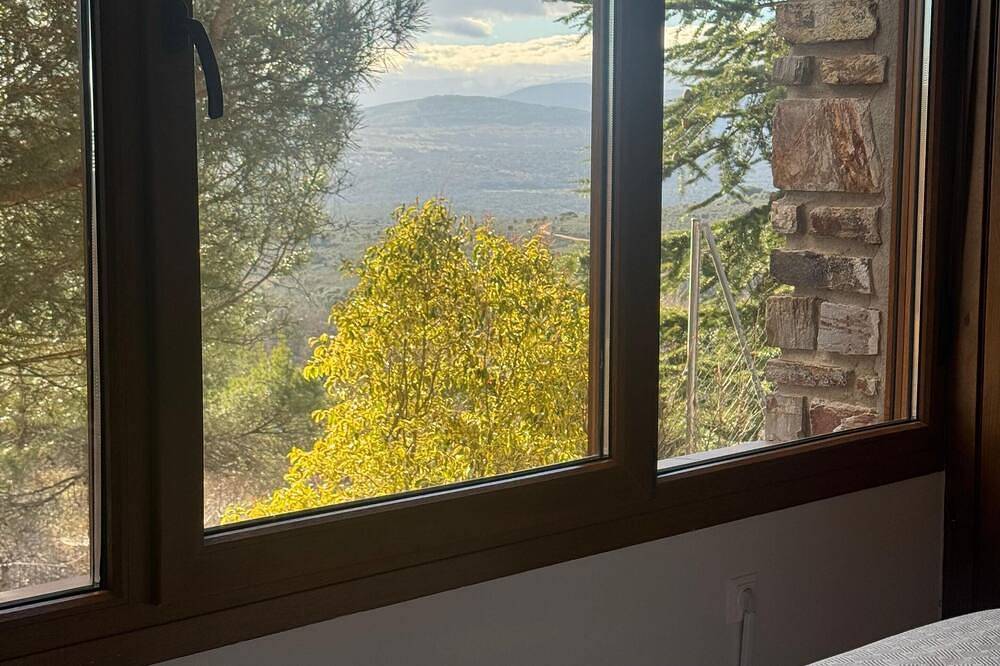 Ganze Wohnung, Apartment in Berzosa del Lozoya with beautiful views in Berzosa del Lozoya, Madrid Province