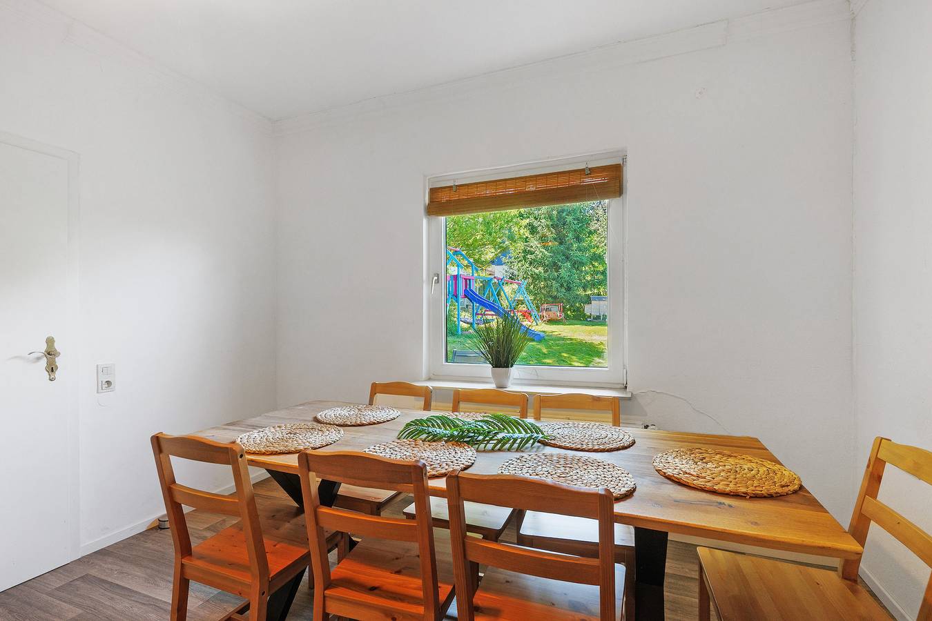 Bungalow 'Löwe' mit gemeinsamer Terrasse, gemeinsamem Garten und Wi-Fi in Niedenstein, Schwalm-Eder-Kreis