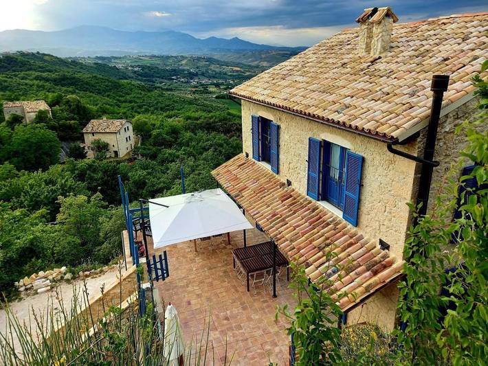 B&b per 3 persone, con Terrazza e Giardino nonché Panorama a Abbateggio