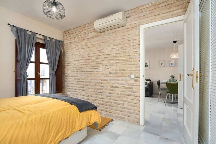 Entire apartment, Castilla 75, Apartment 2 bedrooms 2nd Floor in Central Seville, Sevilla