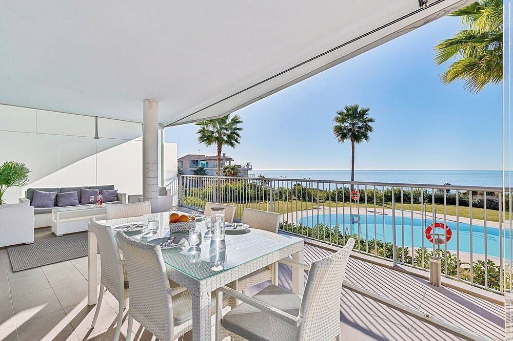 Entire apartment, Ocean and pool view 3-bedroom apt. in La Capellania, Benalmádena