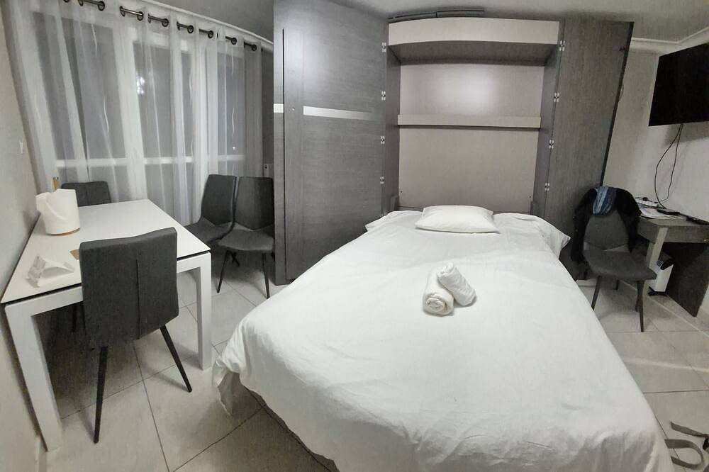 Ganze Wohnung, T3 Standing 10' from Tours | Balcony | Home Cinema | Free Parking in Tours, Tours und Umgebung