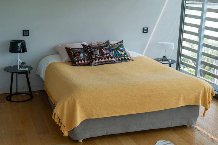 Location de vacances pour 2 personnes, avec terrasse ainsi que vue et jardin à Néac - 2