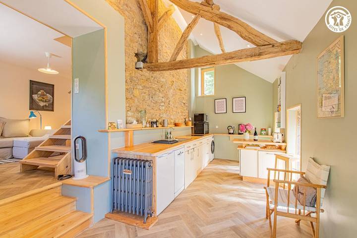 Gîte pour 2 personnes, avec jardin et piscine à Saint-Sernin-du-Plain - 3