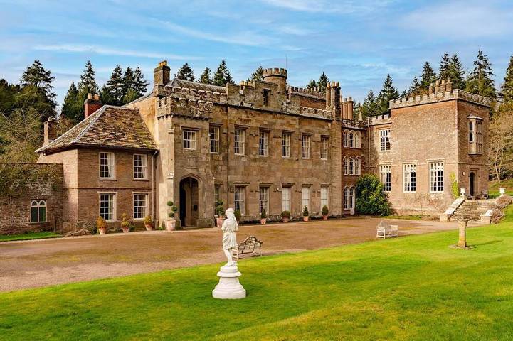 Glamping for 26 people, with terrace and garden in Herefordshire