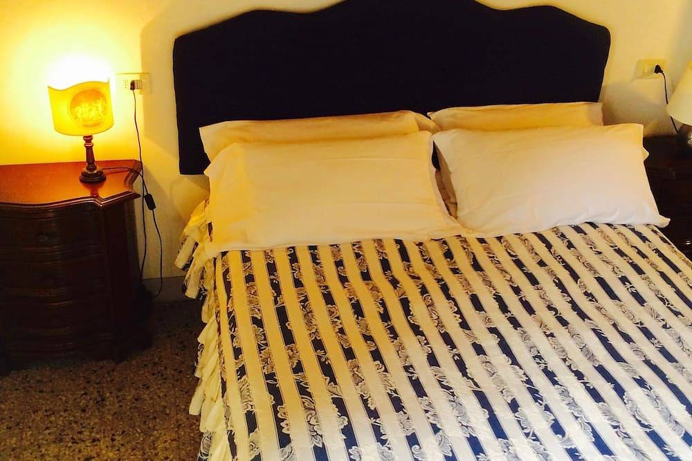 The villa offers a cozy oasis of relaxation with a panoramic swimming pool. in Ficulle, Provincie Terni