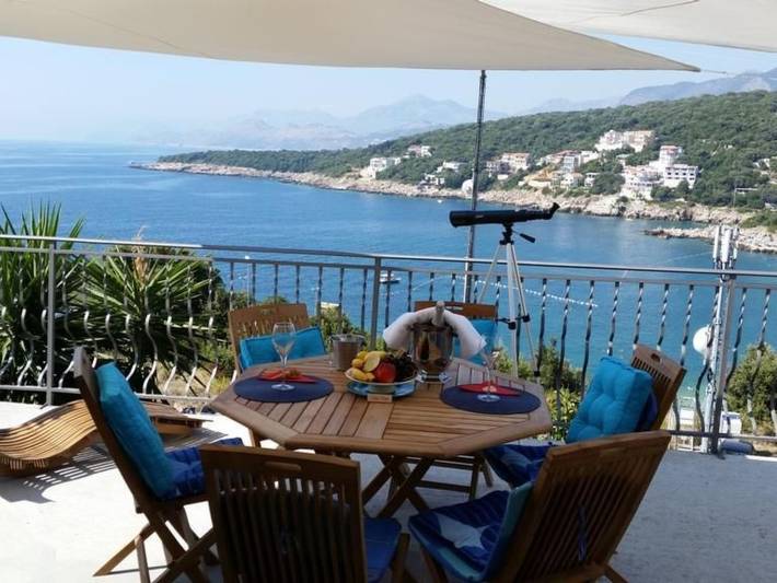 Ganze Wohnung, Gemütliche Wohnung mit Meerblick vom Balkon aus in Utjeha-Bušat, Montenegro Coast