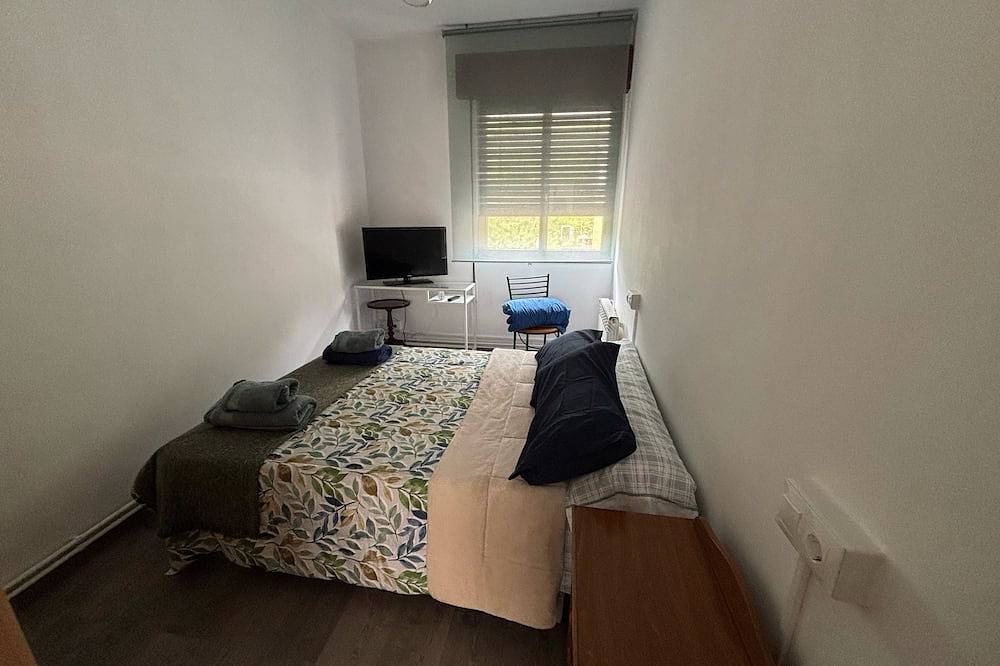 Entire apartment, Comfortable apartment close to hiking trails and 20 min from beaches. in Langreo, Cordillera Cantábrica