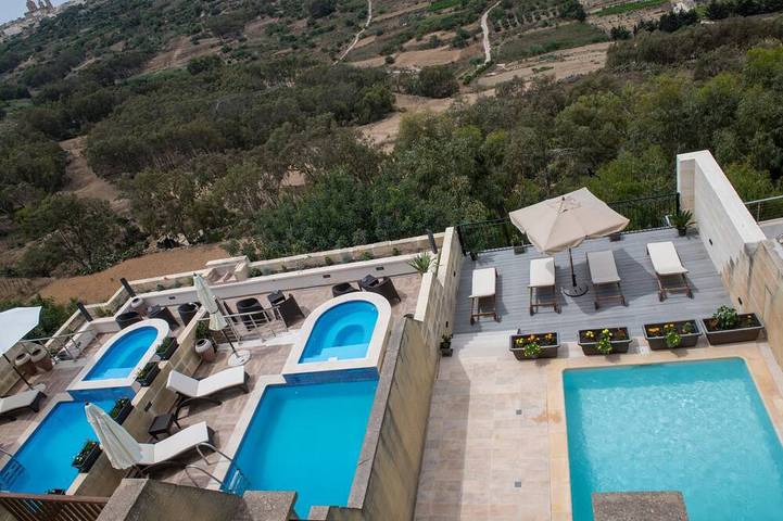 B&b for 2 people, with hot tub and garden in Malta