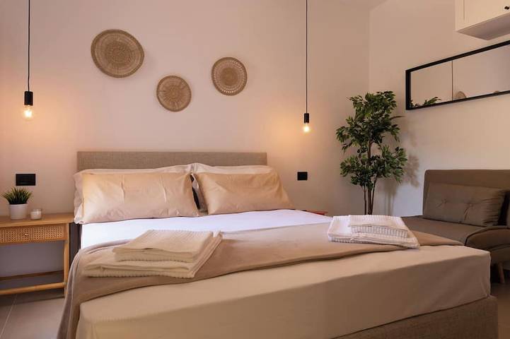 Tusa Bay. Enjoy the sun and sea at 1Br House a few Steps Away From the Beach in Castel di Tusa, Tusa