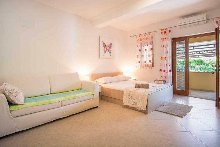 Studio entier, Studio apartment Iva with terrace in Ville de Krk, Krk