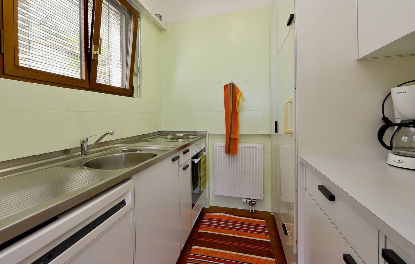 Ganze Wohnung, Eck-Wohnung im 2. Stock für 1-4 Personen. in Orselina, Tessiner Alpen