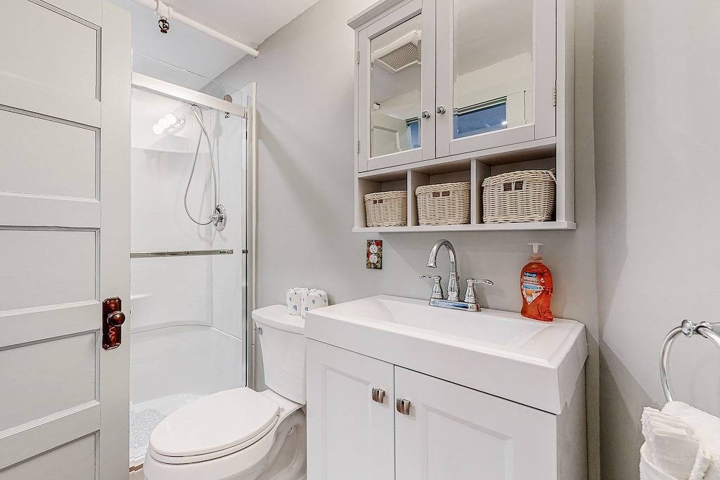 Ganze Wohnung, Ocean-view condo overlooking Ogunquit Beach with balcony, pool & tennis in Ogunquit, York County