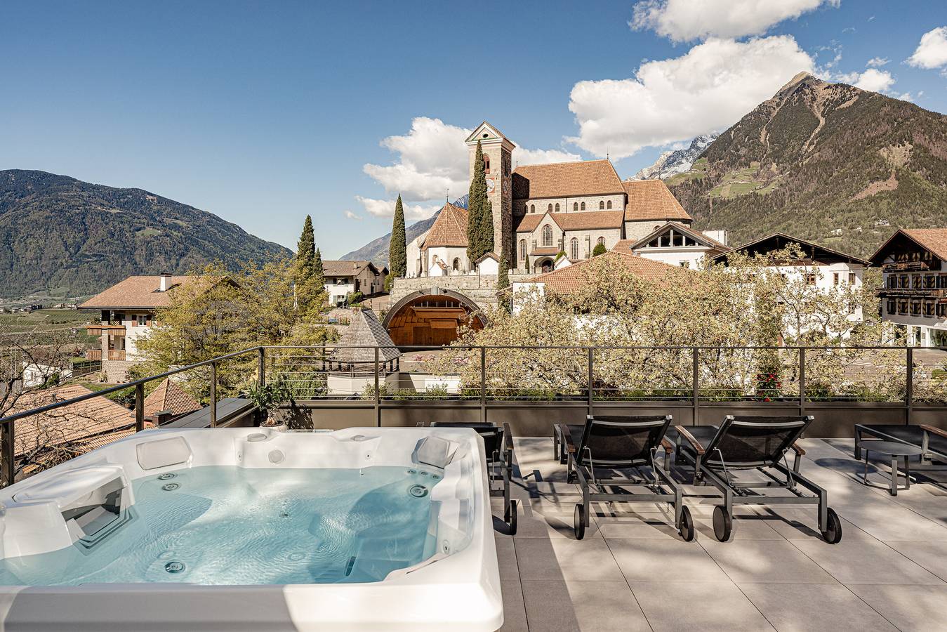 Ganze Wohnung, Ferienwohnung "Apt. Dora - Schenna Chalet" mit Bergblick, privater Terrasse & Wlan in Schenna, Sarntaler Alpen