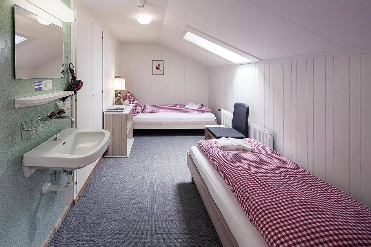 Basic Double or Twin Room with Shared Bathroom in Schwendi b. Grindelwald, Grindelwald