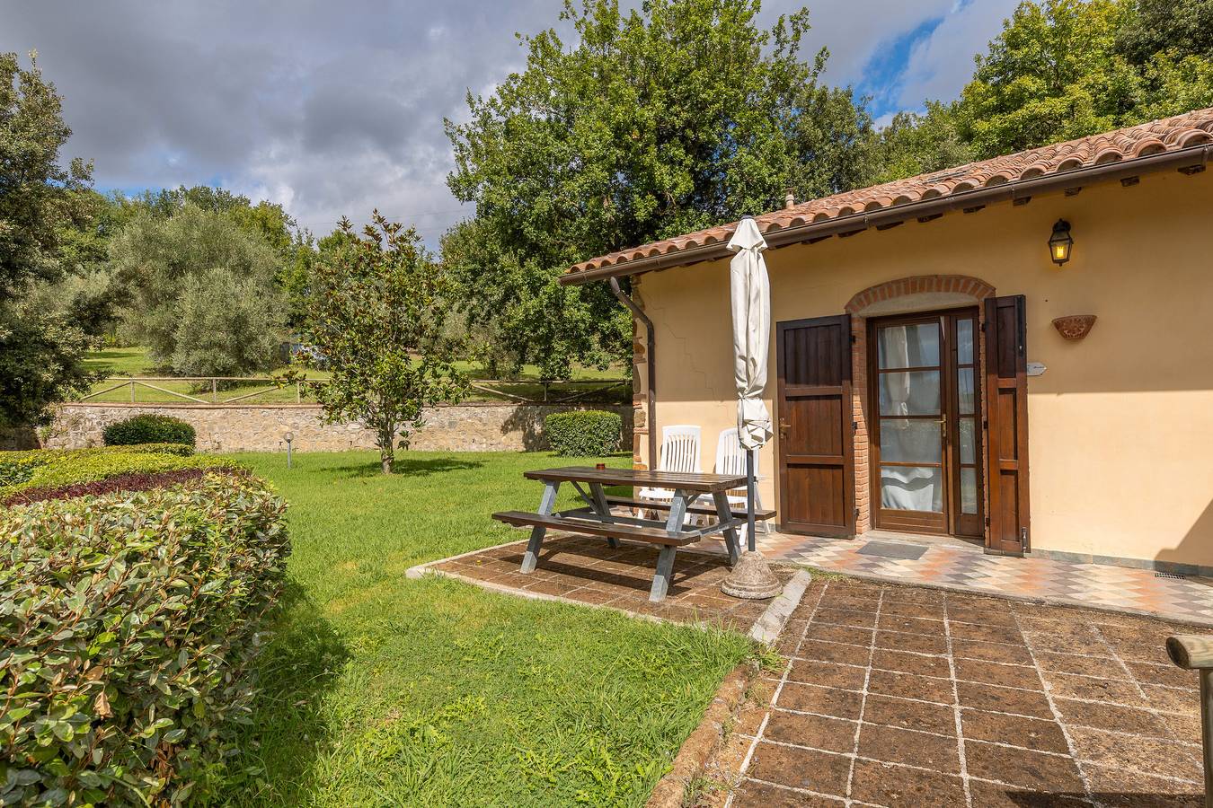 Ganze Wohnung, Apartment 'Biancospino' mit gemeinschaftlichem Pool, Wlan und Klimaanlage in Santa Luce, Etruskische Küste