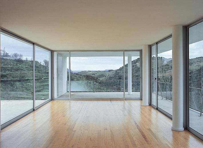 Location de vacances pour 7 personnes, avec Balcon et Terrasse ainsi que Jardin et Piscine dans Mogadouro