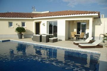 Location de vacances pour 6 personnes, avec terrasse à Pomérols