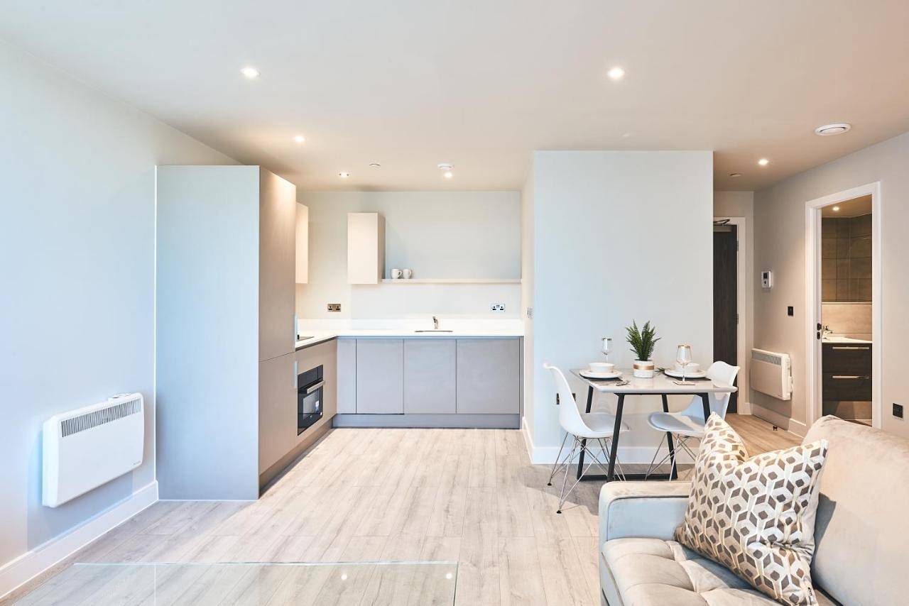 Entire apartment, Studio Apartment in Bracknell, Berkshire