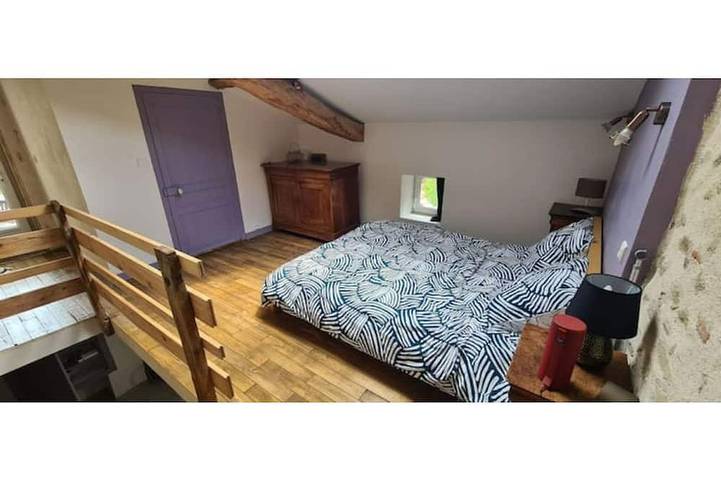 Gîte pour 4 personnes, avec terrasse et jardin à Montrollet