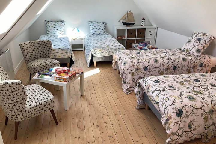 Location de vacances pour 8 personnes, avec terrasse ainsi que jacuzzi et jardin dans Plage Traon Nevez Plouezoc H - 4