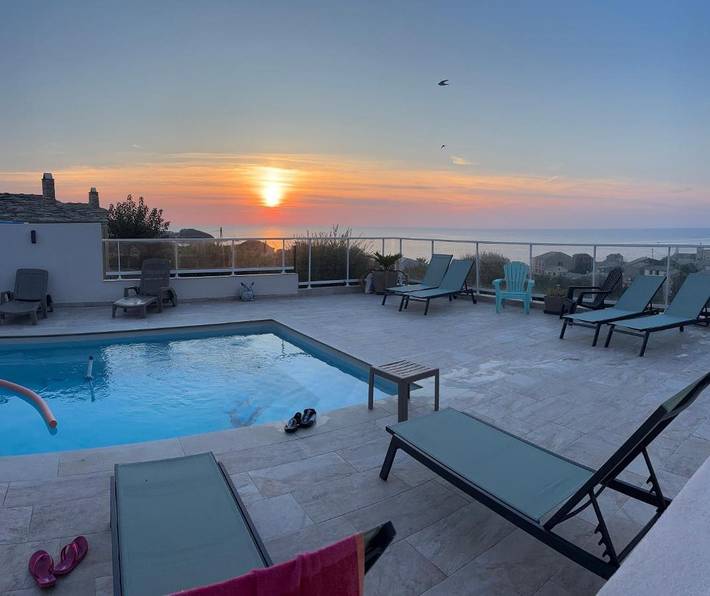 Gîte pour 6 personnes, avec piscine ainsi que vue et jardin dans Port de Centuri