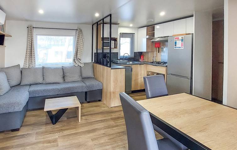 Acogedora casa móvil con lavadora y parque infantil, ¡a un paso de Dune Seule Bouchée! in Saint-Julien-en-Born, Côte d’Argent