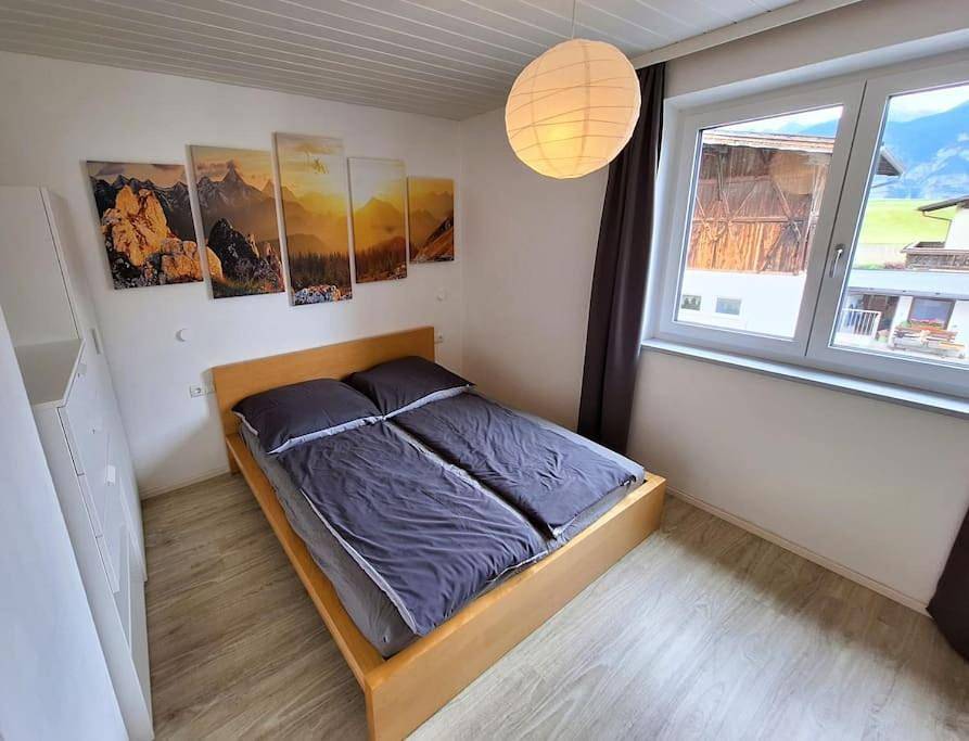 Geheel appartement, Sonnige Ferienwohnung mit Balkon in Stubai Alps, Axams