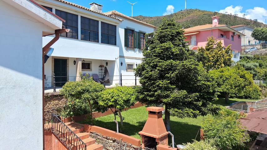 Casa de férias para 8 pessoas, com jardim e vista para o lago e ainda varanda em Penafiel