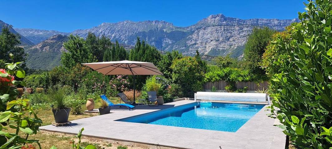 Chambre d’hôte pour 2 personnes, avec Terrasse ainsi que Piscine et Vue