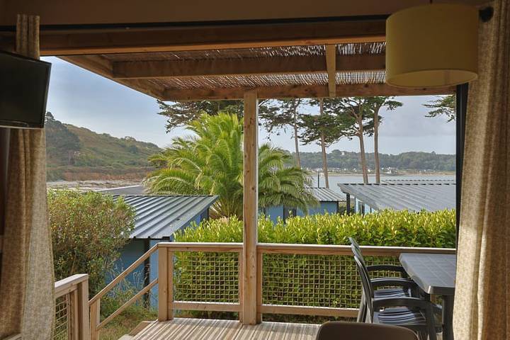 Chalet für 5 Personen, mit Balkon/Terrasse und Terrasse sowie Seeblick in Frankreich - 2