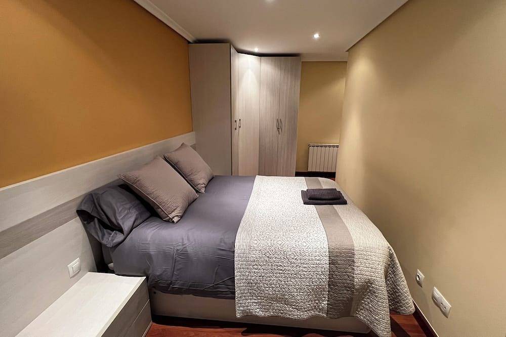 Entire apartment, Apartamento en el centro de Santoña in Santoña, Cantabrian Coast