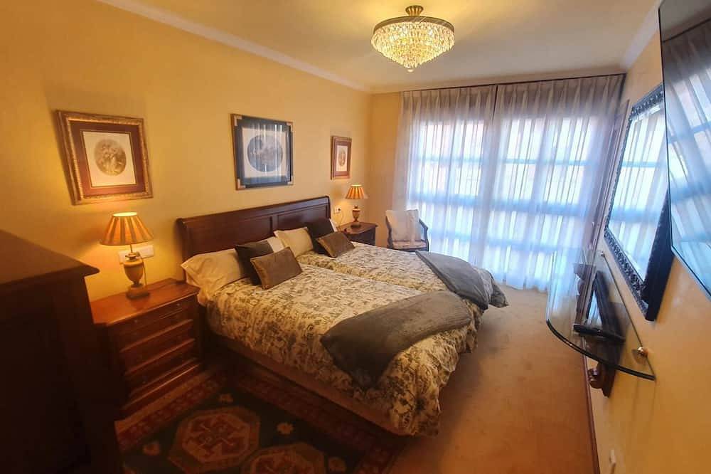 Entire apartment, La Elegancia de Cangas 2H -wifi·garaje·hidromasaje in El Puente, Cangas de Onís