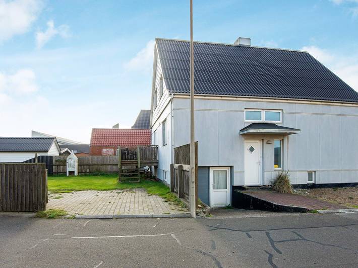 Feriehus for 8 personer, med Terrasse og Hage i Thyborøn