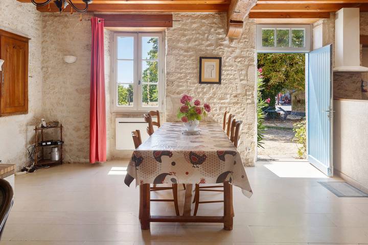 Location de vacances pour 6 personnes, avec Jardin à Antezant-la-Chapelle