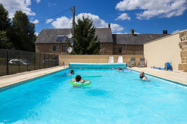Gîte pour 4 personnes, avec Terrasse ainsi que Jardin et Piscine
