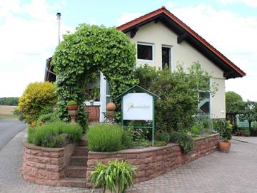 Ferienwohnung für 5 Personen, mit Terrasse und Garten, kinderfreundlich in Kirchzell