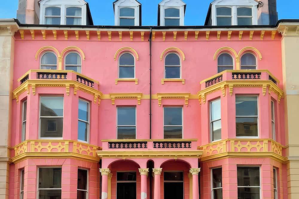 Holiday Home for 22 People in Eastbourne, East Sussex